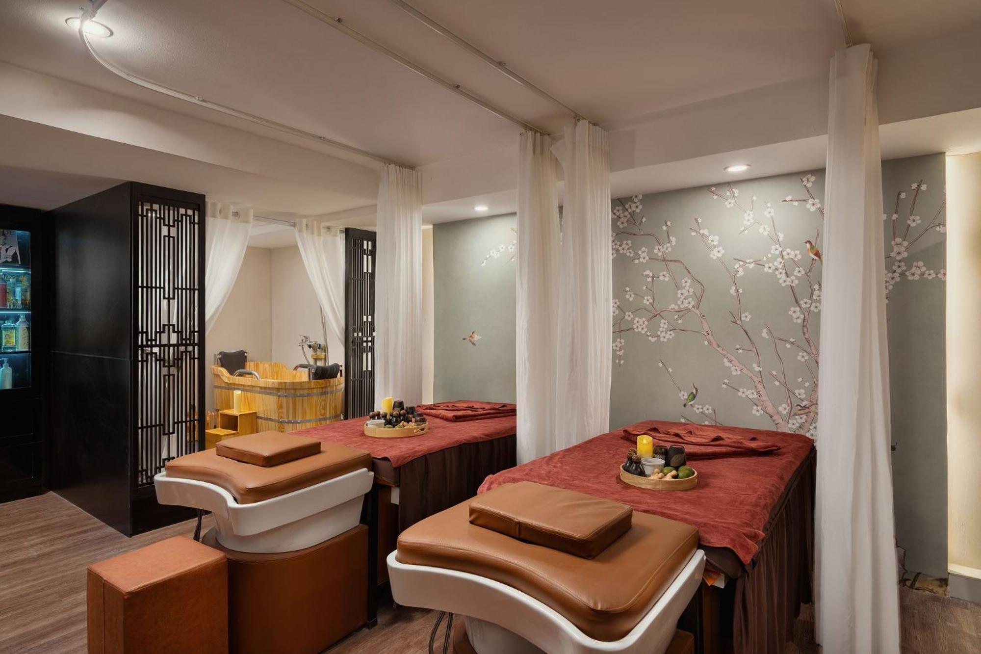 Amara Hanoi Hotel And Spa Экстерьер фото