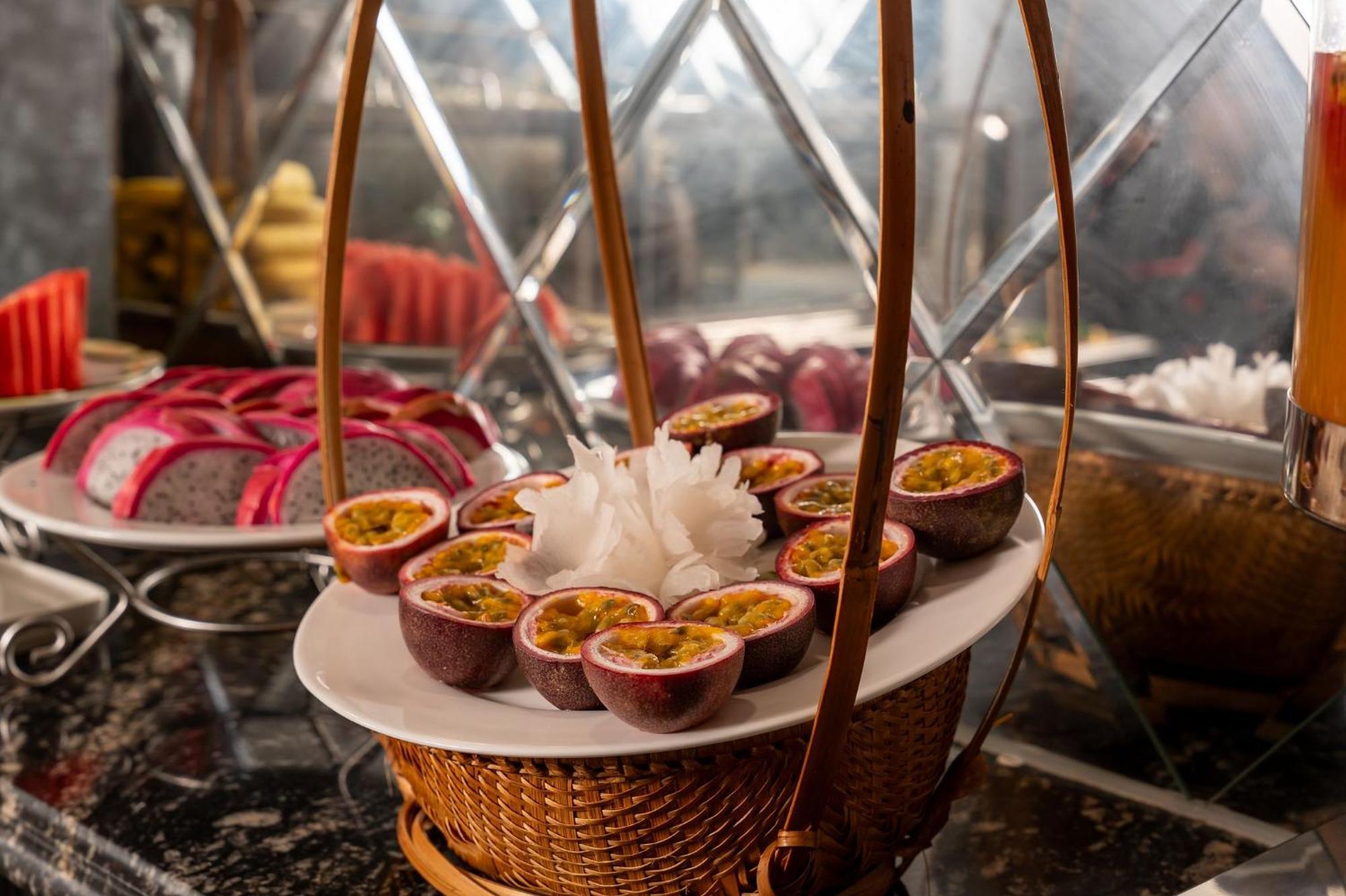 Amara Hanoi Hotel And Spa Экстерьер фото